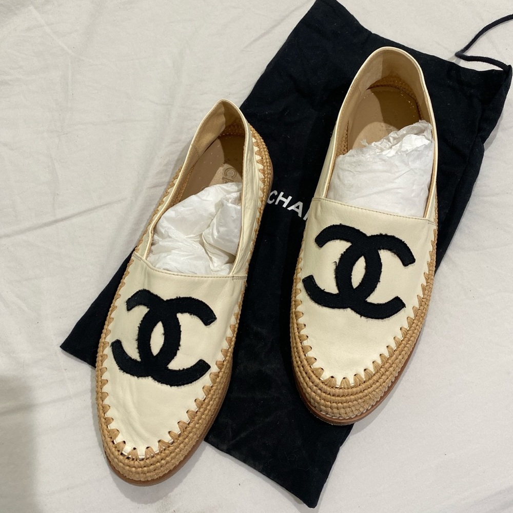 Chanel 18C lambskin leather CC woven raffia espadrilles